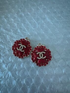 Lot of 2 charm Button zipper pull Gold Tone Charm Set